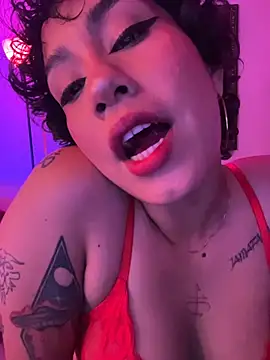 XXX chat uživo modela ZahaRoseee