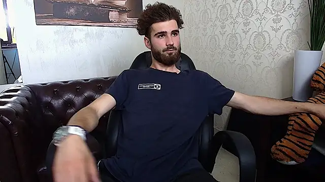 KyloEast XXX чат на живо