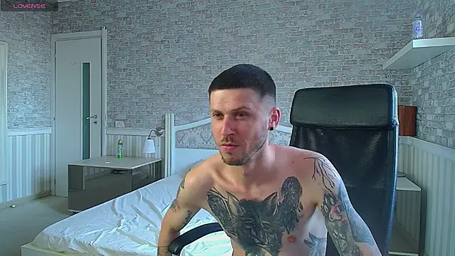 XXX chat uživo modela JonahShaw