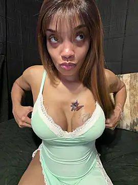 Rakiyahcharms Adlı Modelin Canlı XXX Sohbeti