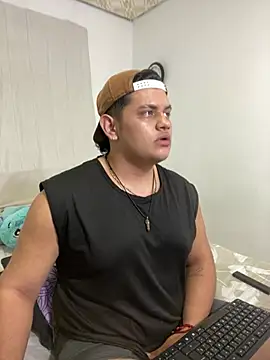 boy_jasson Adlı Modelin Canlı XXX Sohbeti