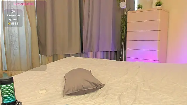 MidnightPoise's Live XXX Chat