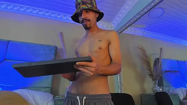 NoaahTylor's Live XXX Chat