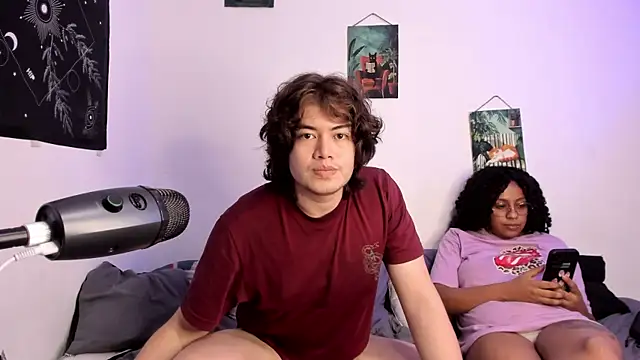 Онлайн чат XXX hothoneychile