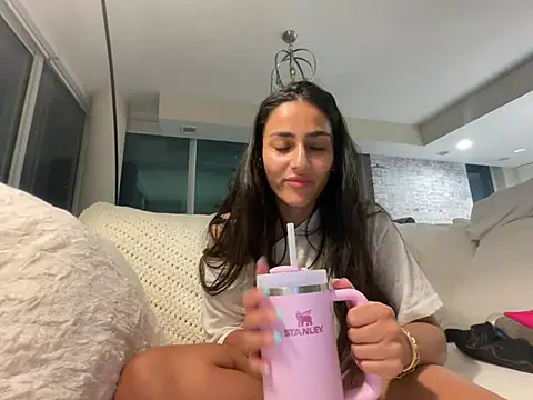XXX chat uživo modela silkygemm