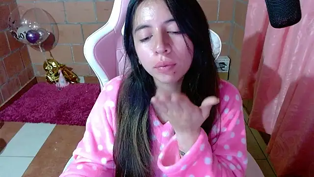 XXX chat uživo modela Maggie_Fox3