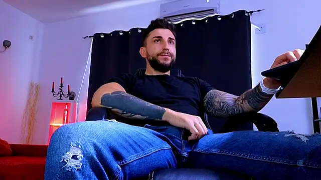 MightyAaron66 Adlı Modelin Canlı XXX Sohbeti