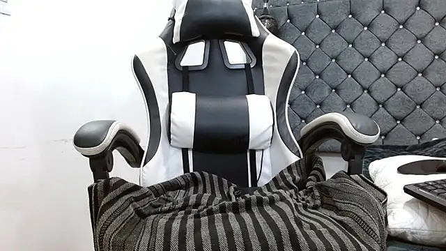 XXX chat uživo modela luka_big18
