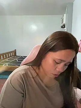 _UrSingleMamiBella_ Chat XXX in diretta