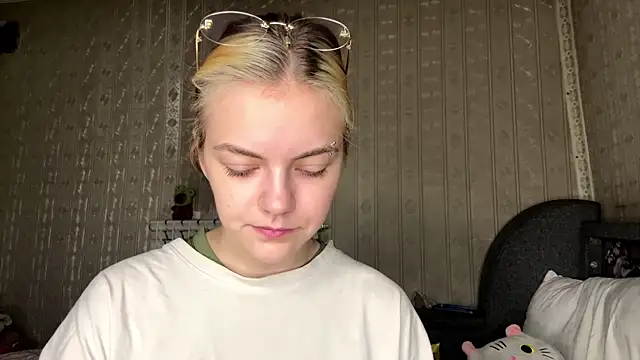 KimWarner Adlı Modelin Canlı XXX Sohbeti