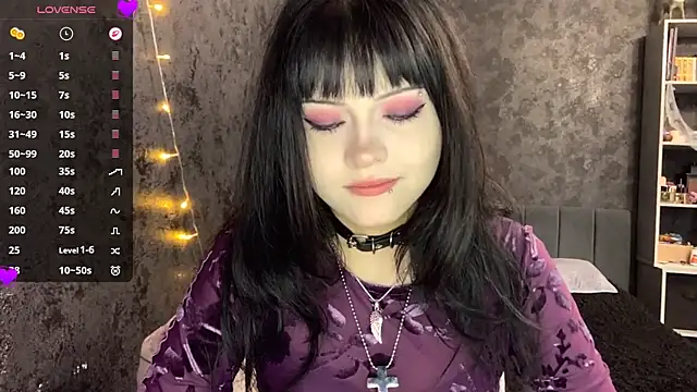 EmilyEmbearsのライブXXXチャット