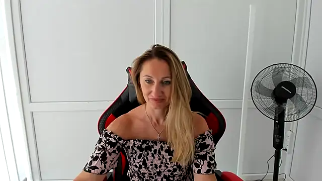 LilyDreamm Adlı Modelin Canlı XXX Sohbeti