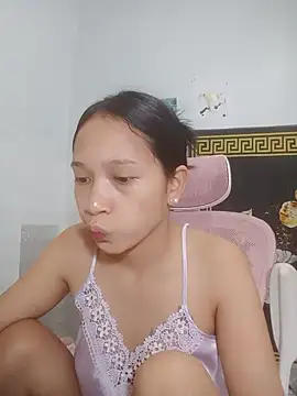 lucky_flower Adlı Modelin Canlı XXX Sohbeti