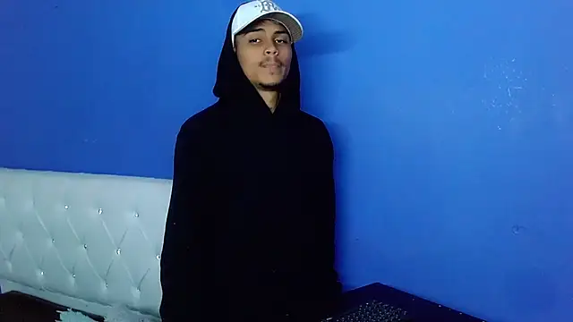 Angel_foxc13 élő XXX-chatje