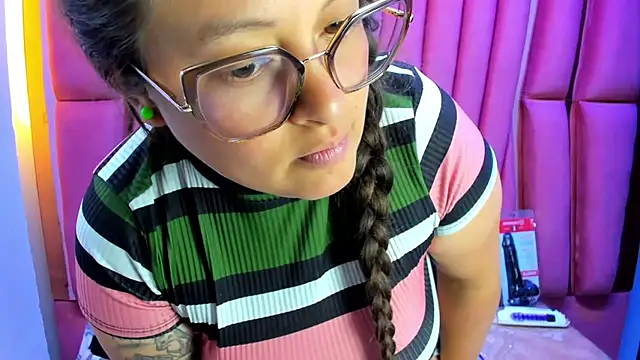 Sarah_Boobs_'s Live XXX Chat