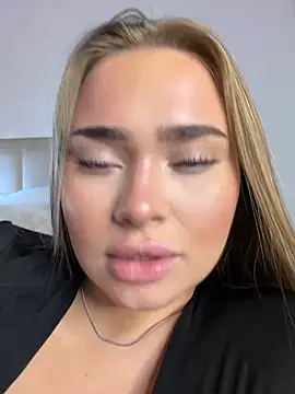 XXX chat uživo modela MonicaWestt
