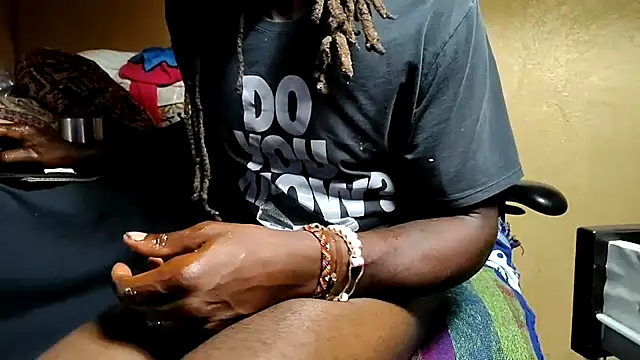 EYEzIAM's Live XXX Chat