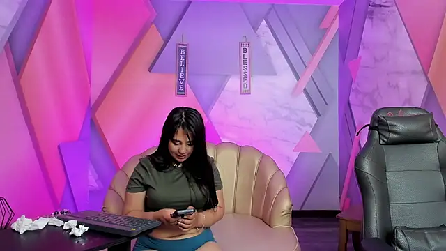 ChellyGuzman's Live XXX Chat