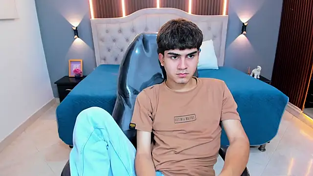 Živý XXX chat Tommy18__
