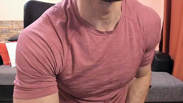 HotHunkTrainer's Live XXX Chat