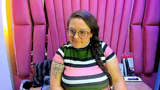 Chatroom XXX en direct de Sarah_Boobs_