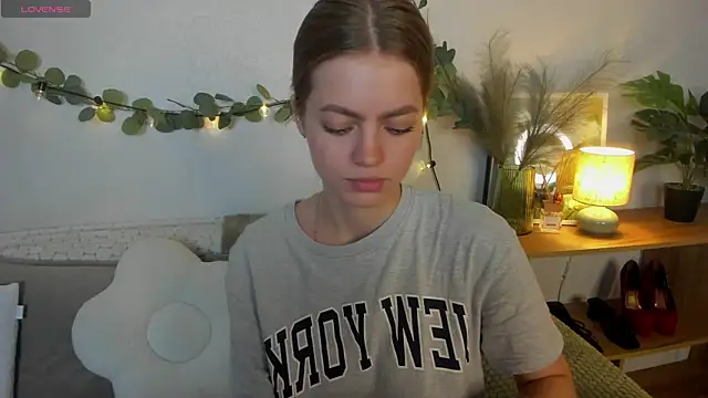 HoneyEmilly live XXX chat