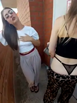 Chatroom XXX en direct de caressyourself