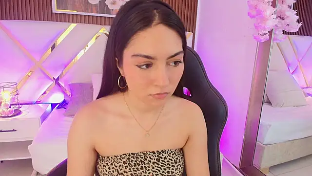 Emelie_Ch1: απευθείας συνομιλία ΧΧΧ