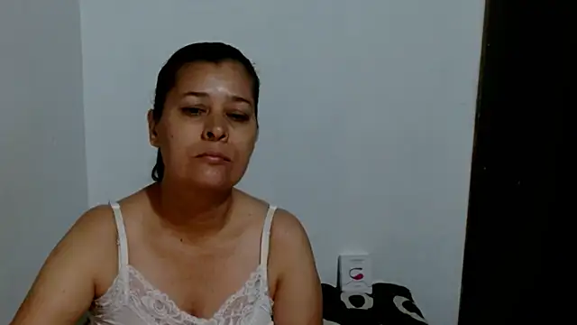 XXX chat uživo modela KARYNA_MILF