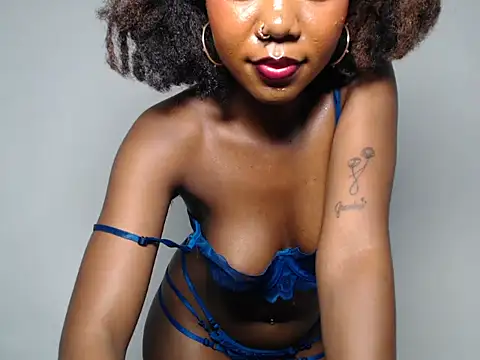 SpicyMackenzie22's Live XXX Chat