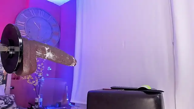 XXX chat uživo modela Inndrahot