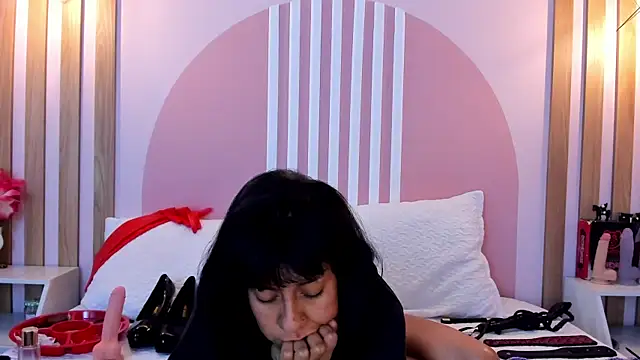 Chat +18 de Valkiriia_wiine ao vivo