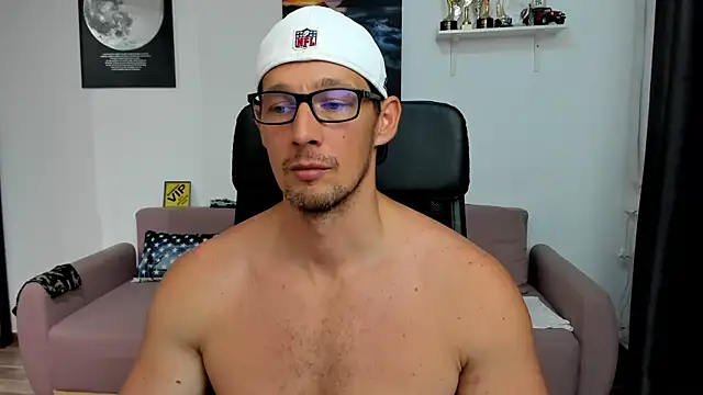 BrutusK08n Live XXX chat