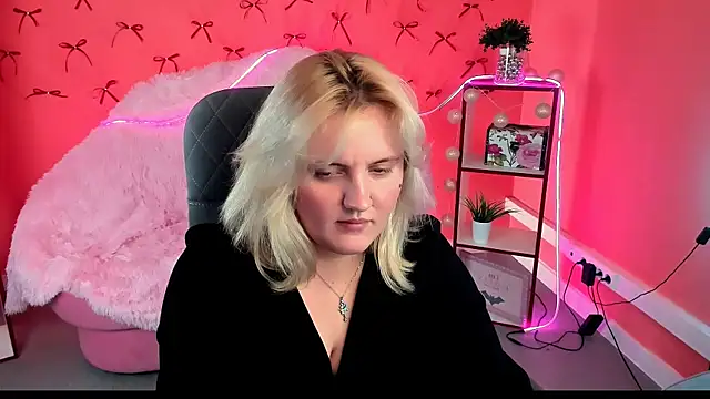 KathyBriggs Adlı Modelin Canlı XXX Sohbeti