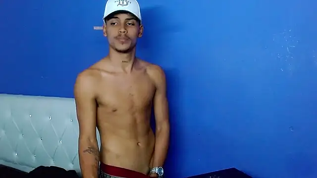 Angel_foxc13 élő XXX-chatje