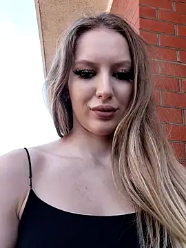 caressyourself's Live XXX Chat