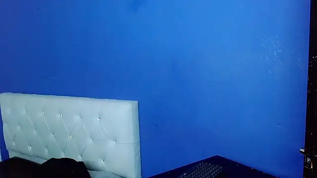 Angel_foxc13 élő XXX-chatje