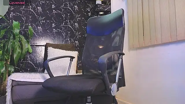 دردشة MR_EITHAN الجنسية المباشرة