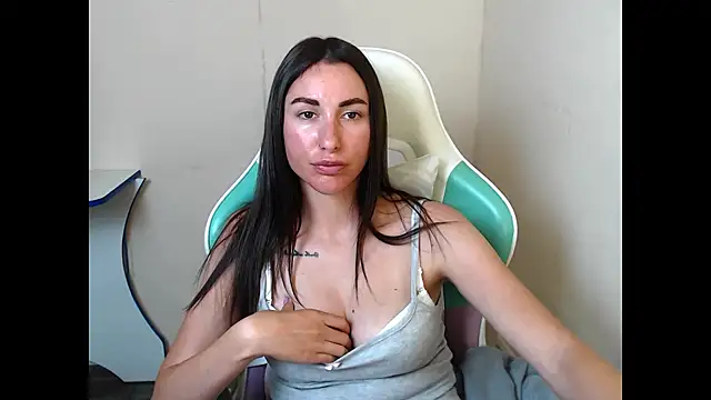 Cammil1a_horn's Live XXX Chat