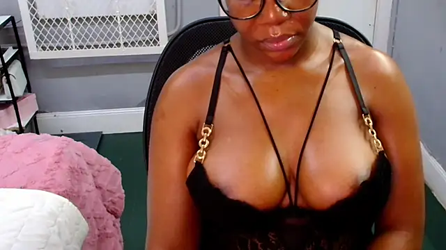 Chatroom XXX en direct de EmeraldDreams