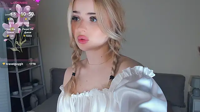 PorcelainBun live XXX chat