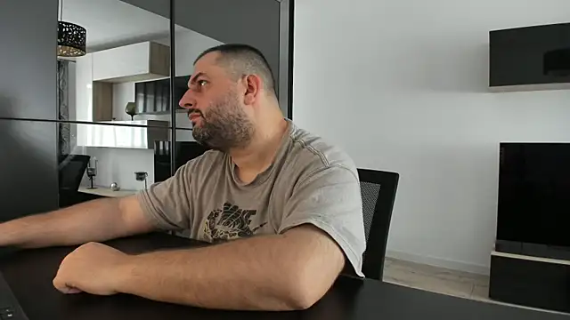DravenPeak Chat XXX live