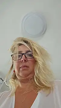 Chatroom XXX en direct de MariaRichi_