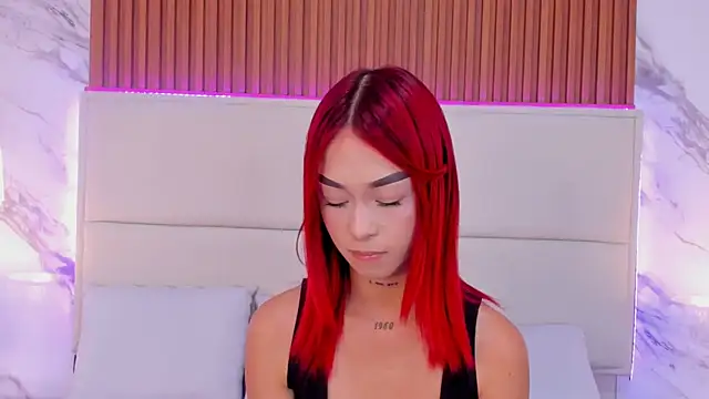 _bella_rossee_'s Live XXX Chat