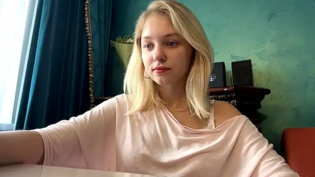 EveryoneEve live XXX chat