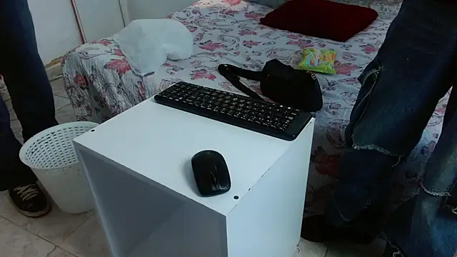 צ'אט XXX בשידור חי של Temptionkingscs