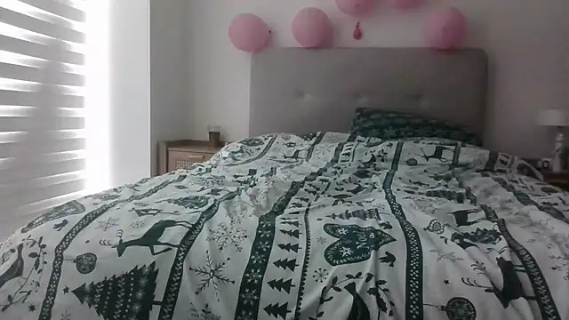 CurvyEllaX's Live XXX Chat