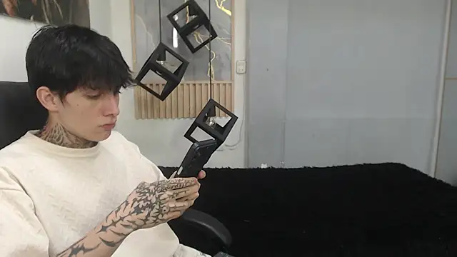Cry_thereal Webcam Show
