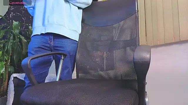 دردشة MR_EITHAN الجنسية المباشرة