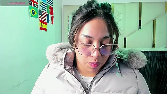 IsabellRodriguez18's Live XXX Chat